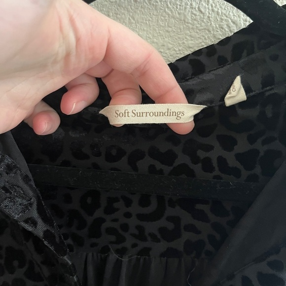 Soft Surroundings button up black velvet leopard blouse size medium - Picture 2 of 7